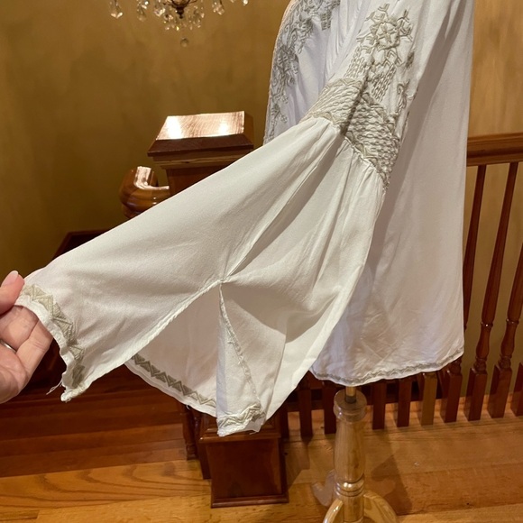 Beautiful Flowy Boho top size small - Picture 3 of 10